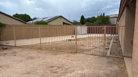 fence pickets/slats
