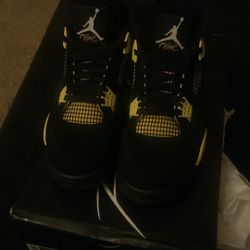 Jordan 4 Thunders 