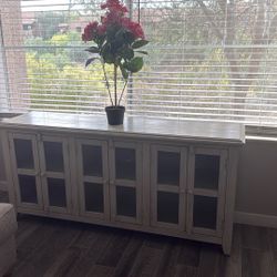 65’’ Ashley TV stand Like new