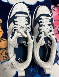 Kids Nike’s size 4.5