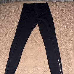 Black Lululemon leggings size: 6