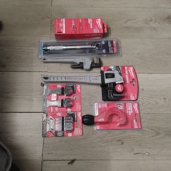 MILWAUKEE SOLD SEPARATELY SHOOT A RESONABLE OFFER