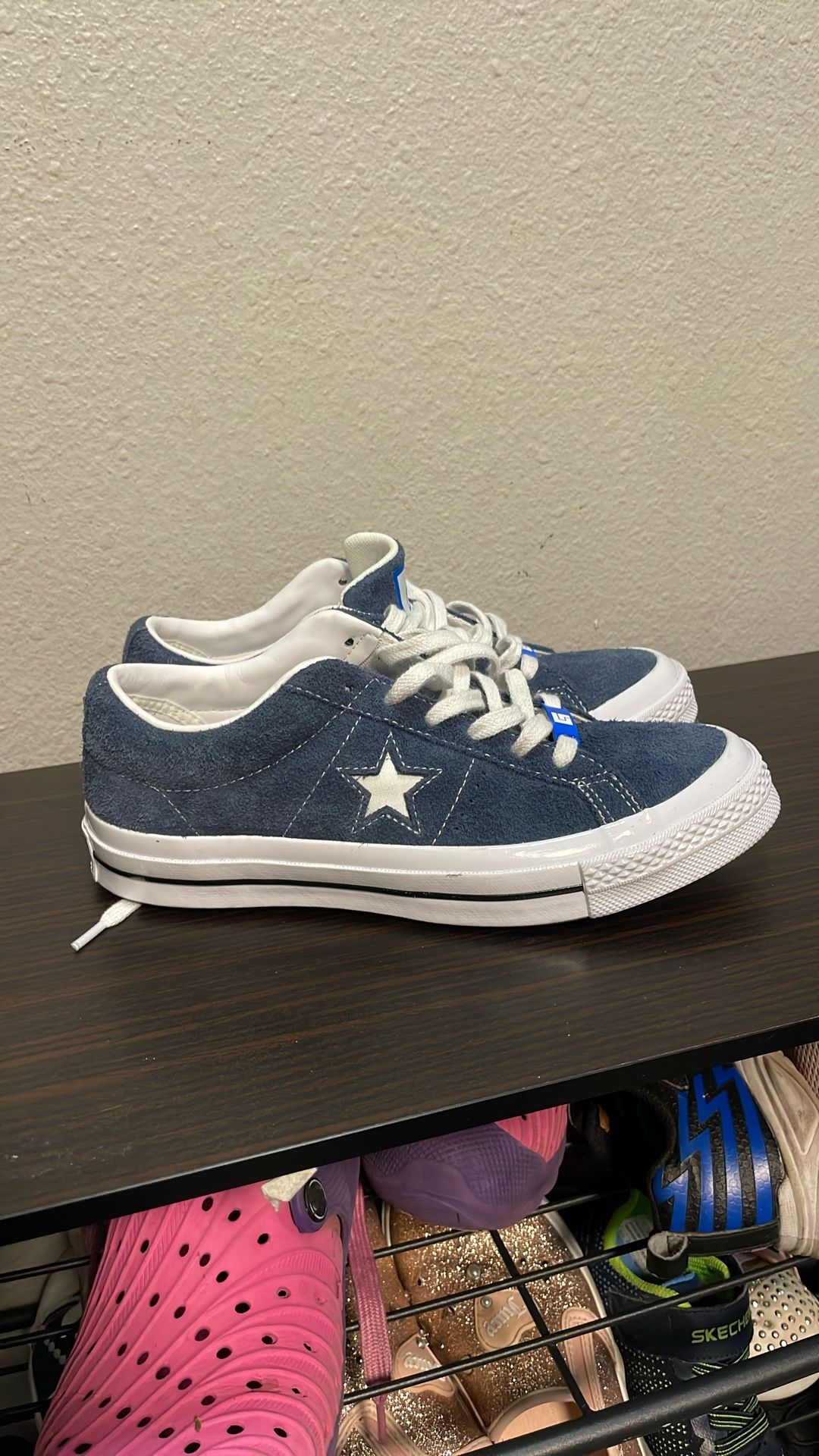 Converse 0ne Star Women 6.5-men’s 4.5