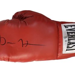 Devin Haney Signed Everlast Boxing Glove (Beckett Witnessed) 3 Division Champion