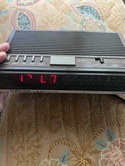 Vintage Emerson AM/FM Radio