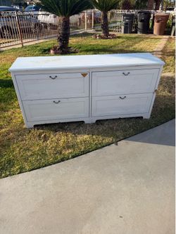 Dresser