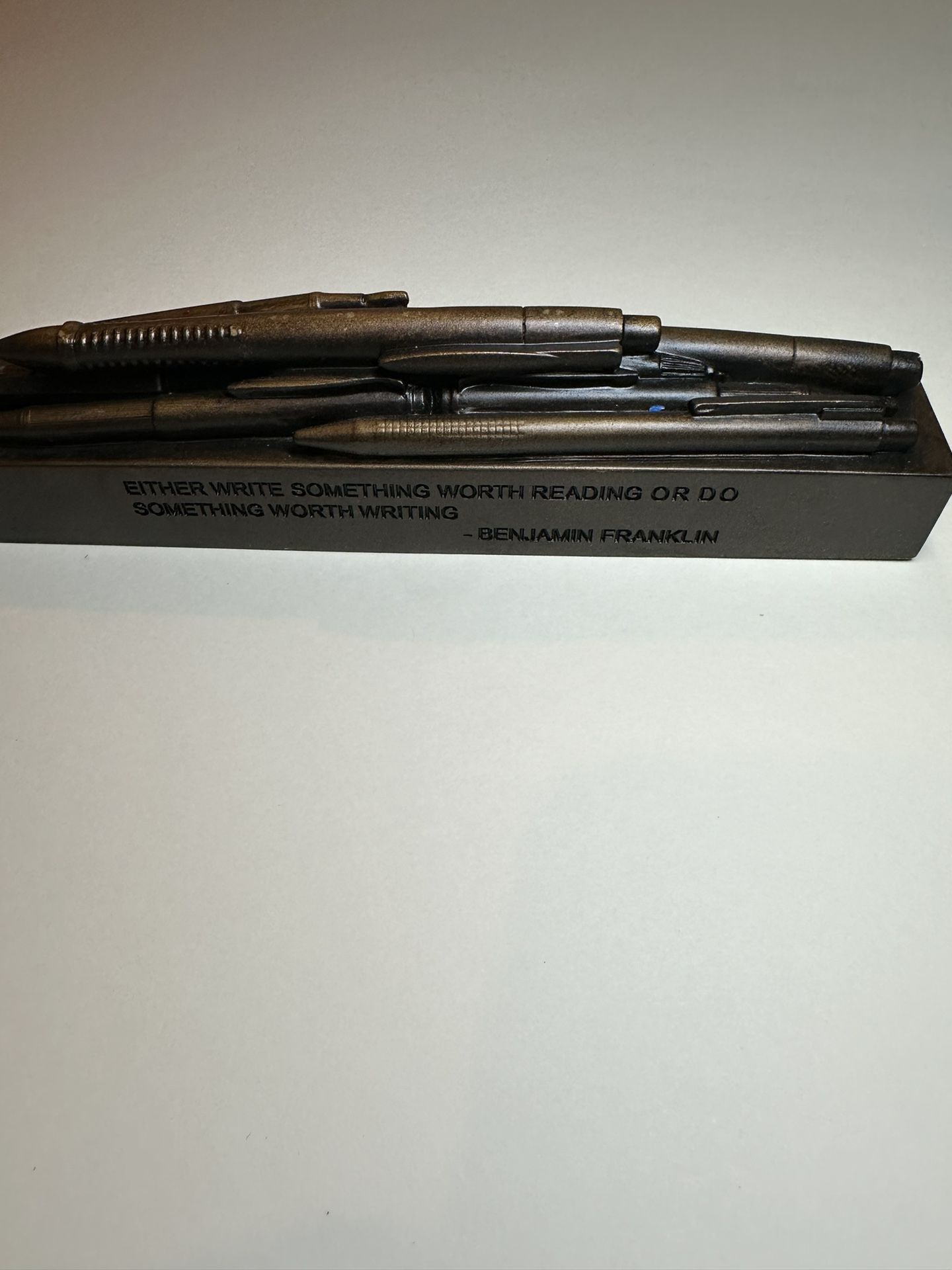 Pen and Pencil Paperweight Benjamin Franklin Quote "EITHER WRITE SOMETHING..."