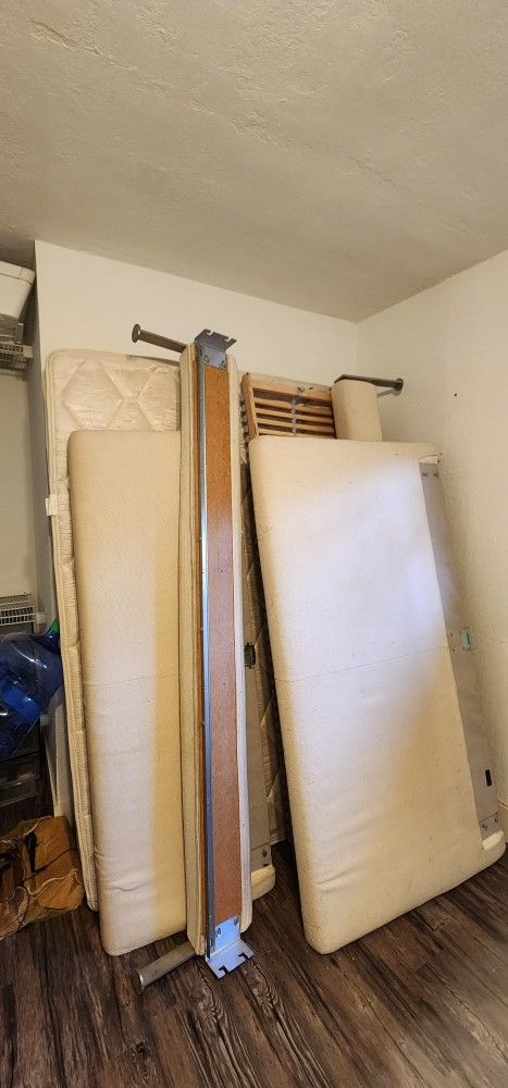 Queen Size Bed Matress And Frame