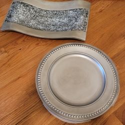 Decorative Centrpiece Tray And 4 Charger Plates