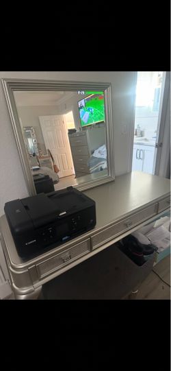 Vanity mirror and stool
