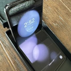 UNLOCKED Samsung Galaxy Z Flip5 Foldable Phone 256GB UNLOCKED
