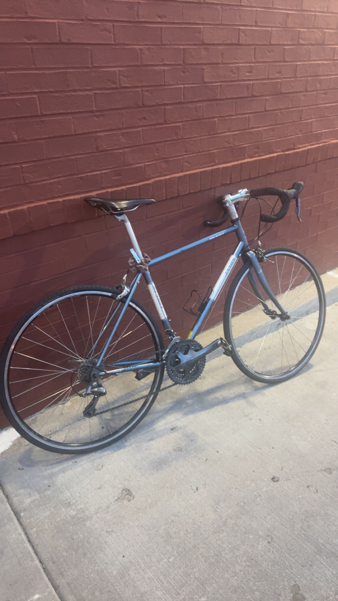 Jamis Quest Sport road Bike