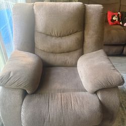 Lightly Used Reclining Couches 