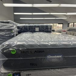 FULL SIZE SIMMONS BEAUTYREST WORLD CLASS LEVEL 1 (MEDIUM) MATTRESS & BOX SPRING BED SET