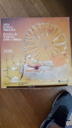 8 Piece Petal Plates