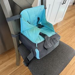 Munchkin Travel Booster Seat (Folds into Bag)