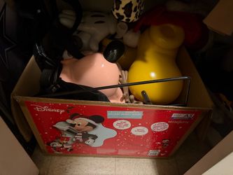 DISNEY4 ft. Animated Holiday Mickey Mouse A5