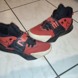 Boys Nike Future Court Basketball Shoes  (6.5 Y)