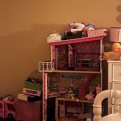 Barbie House With A Bunch Of Dolls And Other Accessories