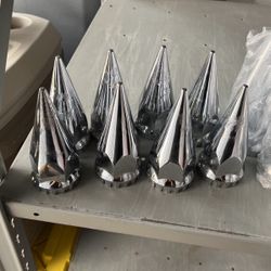 Chevy Dully Spike Lug Caps Plastic 