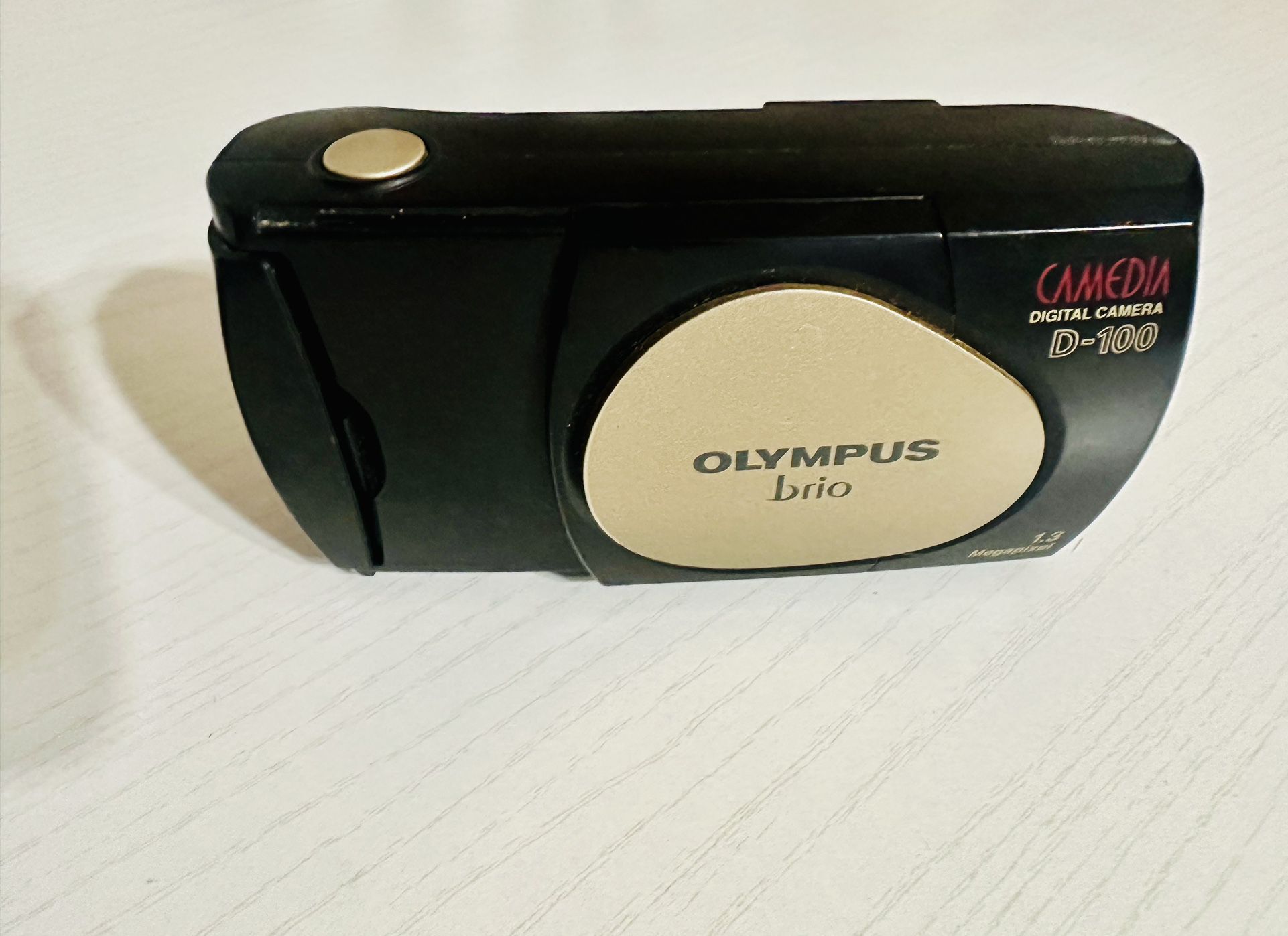 Olympus Brio D 100 Digital Camera Camedia 1.3 Megapixel Black w Memory Card