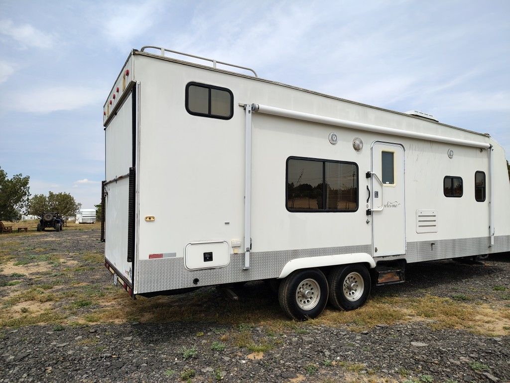 2005 RV TOY HAULER for Sale in Hesperia, CA - OfferUp