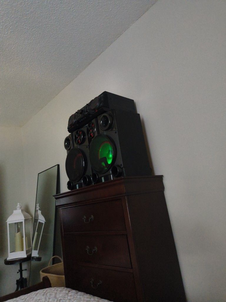 Booming Stereo