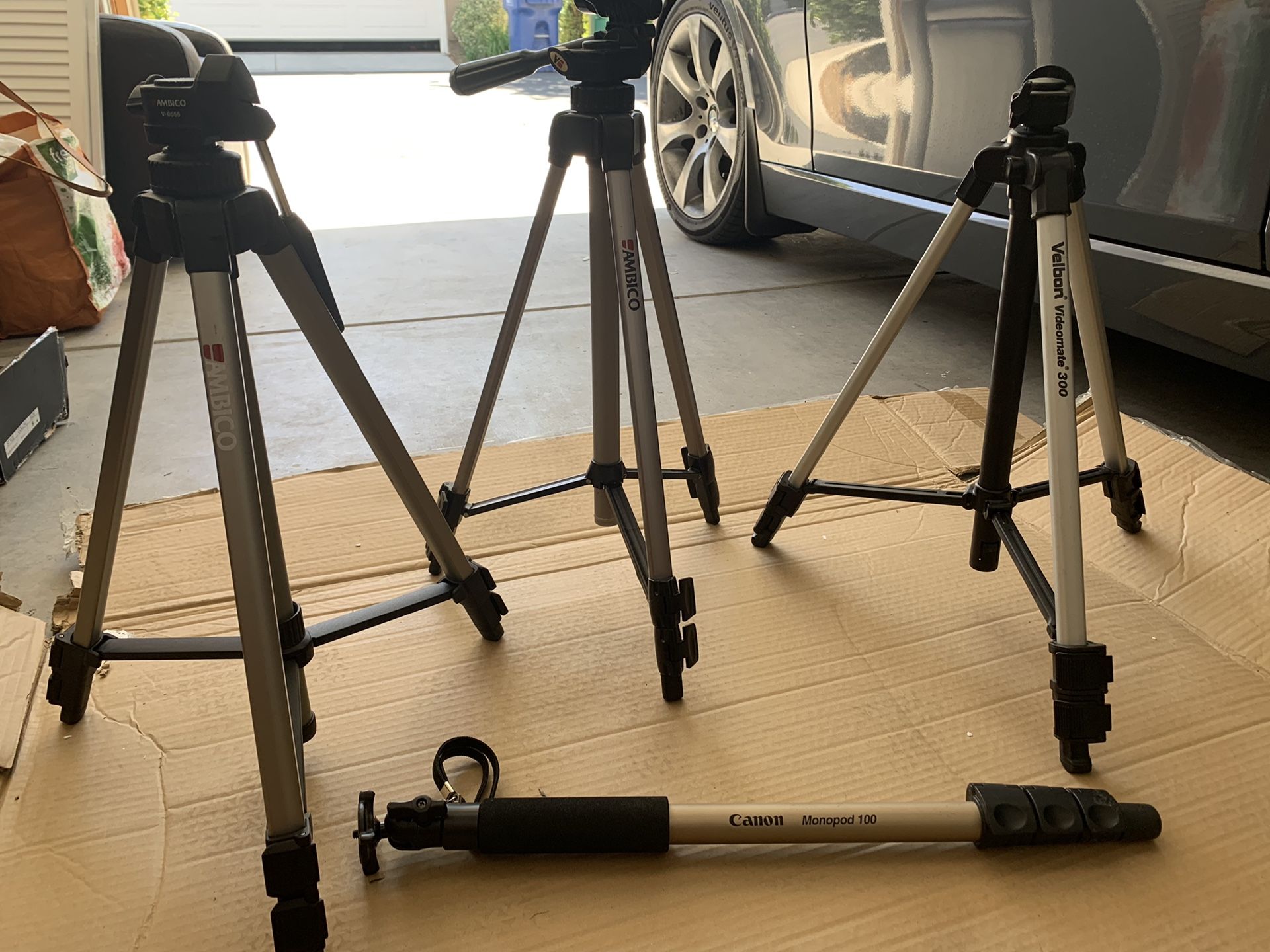 CAMERAS TRIPODS