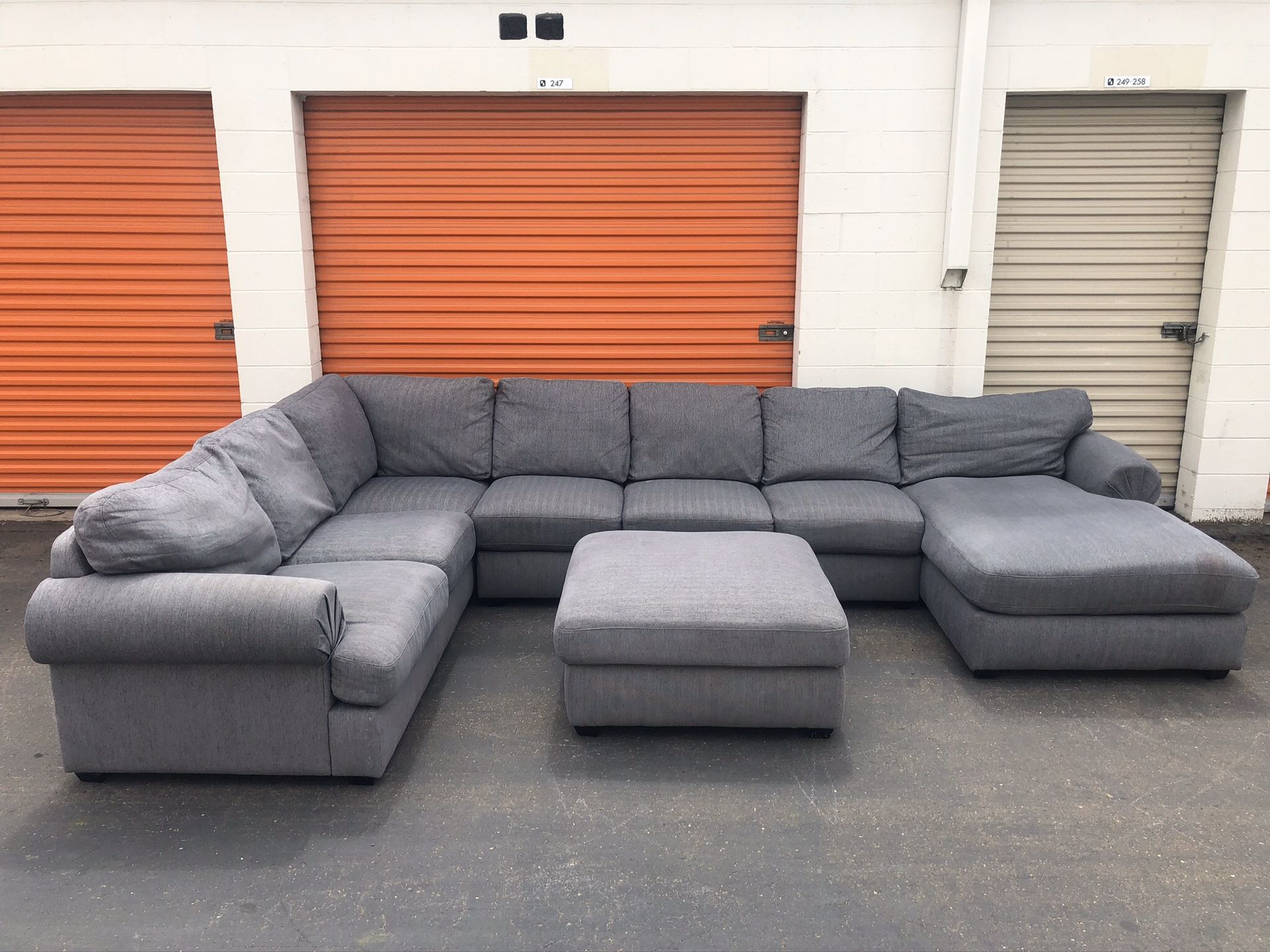 Gray Sectional Couch w/ottoman -I can deliver