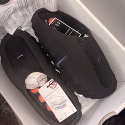 Size 11 Women’s Nike Mind Slides