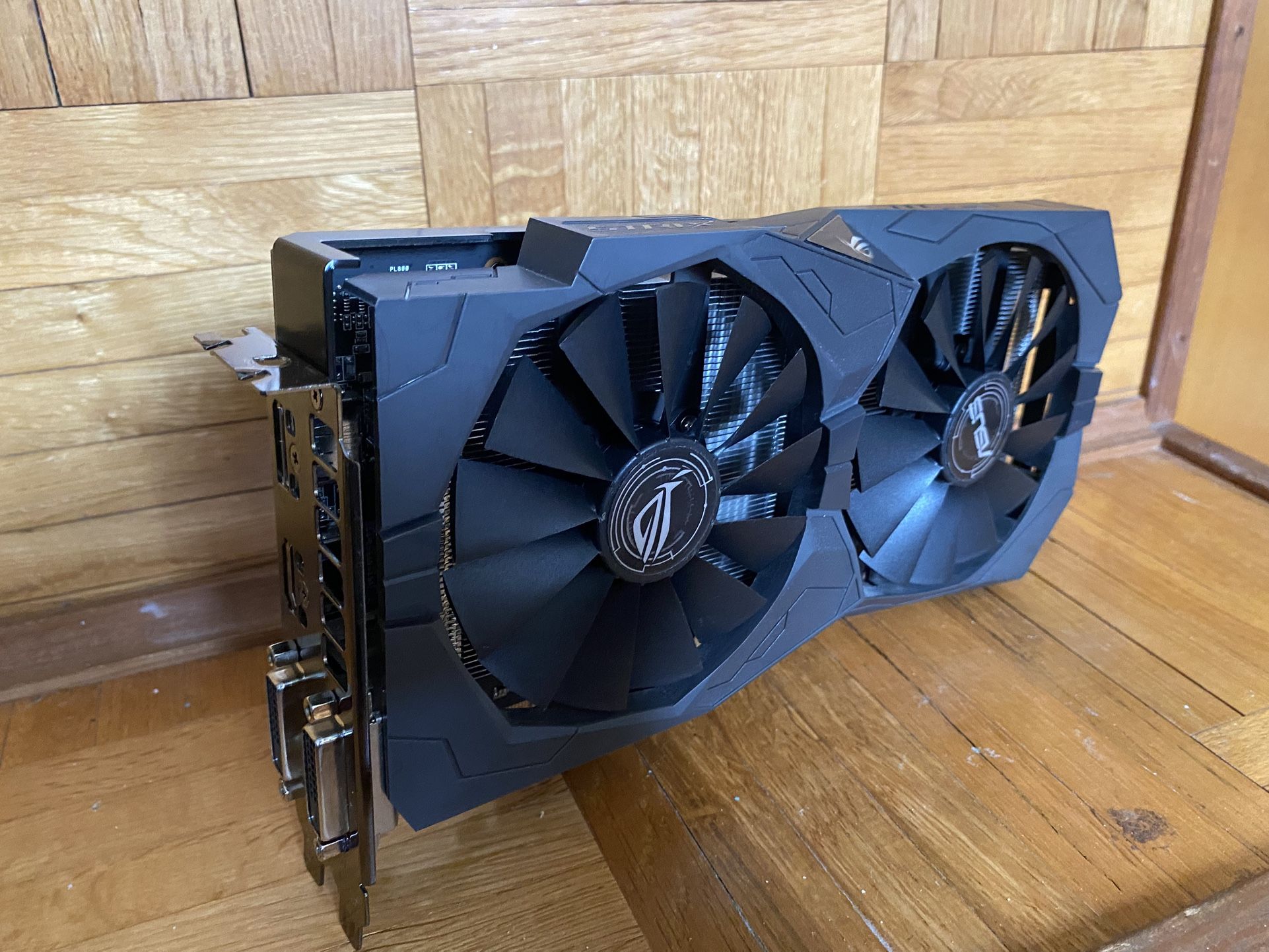 ASUS ROG Strix Radeon Rx 570 O4G Gaming OC Edition GDDR5 DP HDMI DVI VR Ready AM