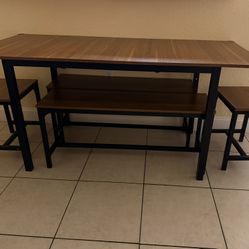 Free dining table