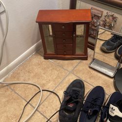 Ithem  To Keep Valun This Gold Stuff 