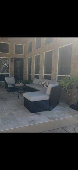 Southern Living Outdoor Wicker Sectional Sofa with Ottoman