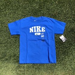 Nike Tee🔥🔵 size Medium In Boys for 20$‼️‼️