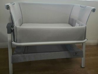 Bassinet for newborn  <22lbs