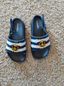 Old Navy Toddler Sandals with Sun Graphic Pool Slide 7/8