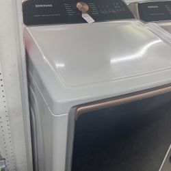 New Scratch And Dent Samsung Dryer. 1 Year Warranty 