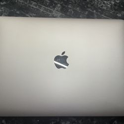 MacBook Air 13” Retina (A1932) – Intel i5 – 8GB RAM