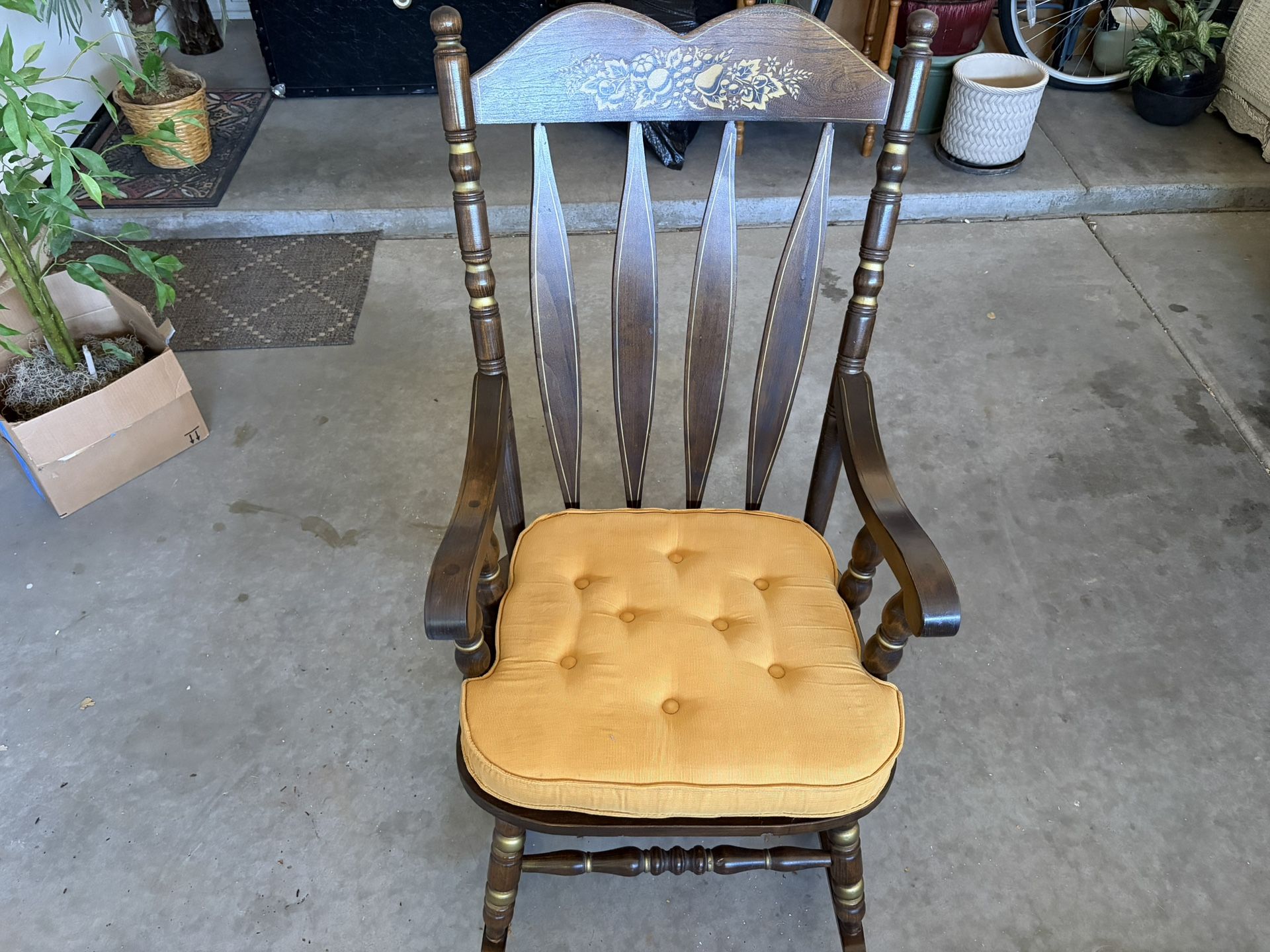 Traditional Style Wood Rocking Chair