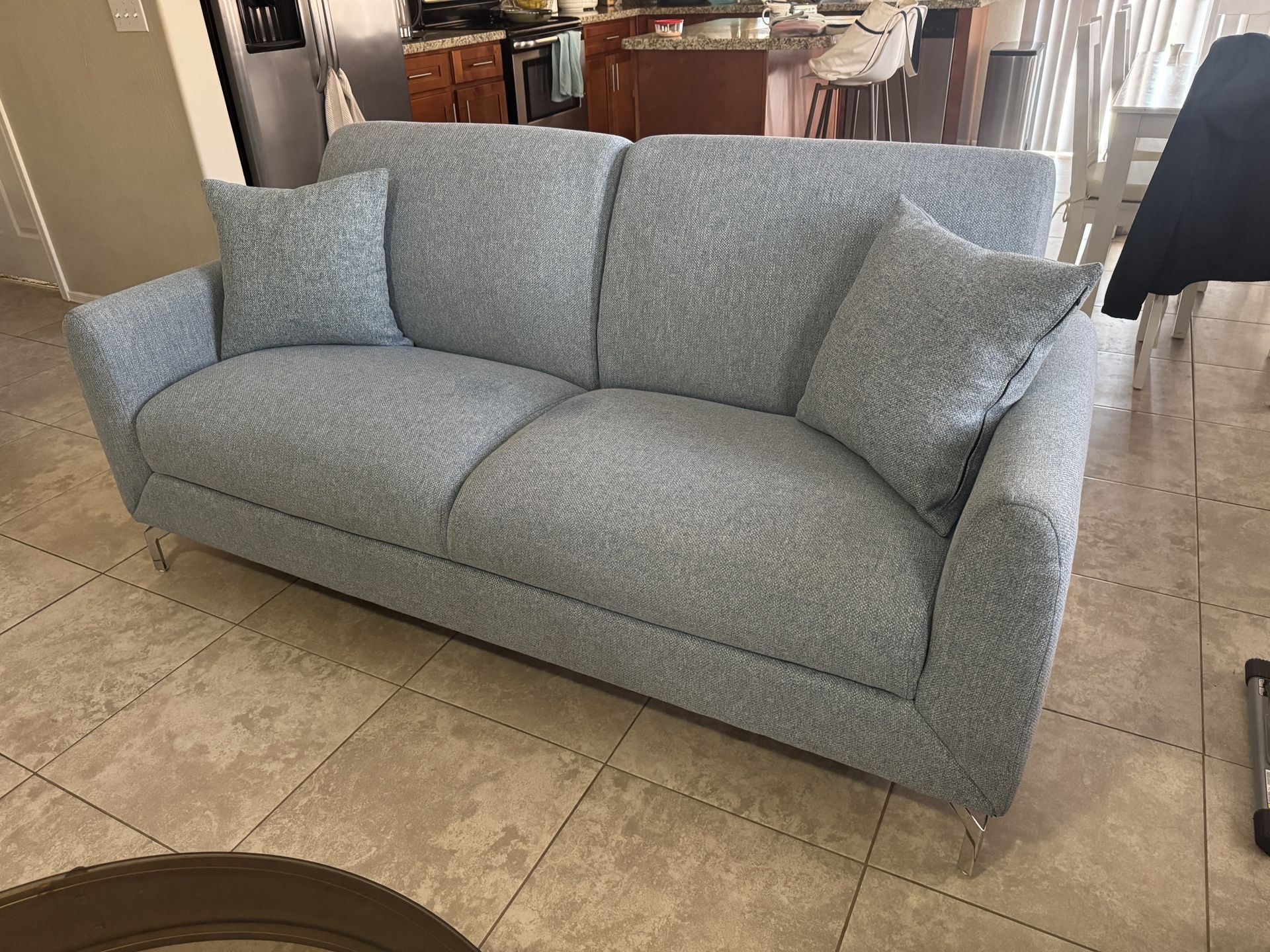 Roundhill Furniture Noreen Contemporary Fabric Rounded Arm Sofa