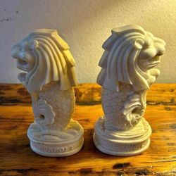 PAREJA DE LEONES ANTIGUOS DE RESINA 