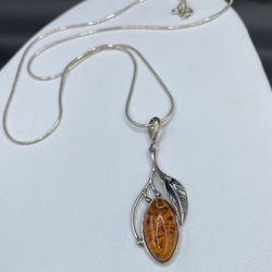 Vintage Amber Floral Necklace 