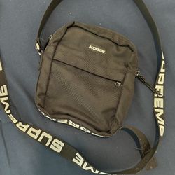 Supreme shoulder bag authentic sale