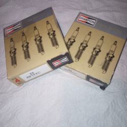 Champion Sparkplugs.Set Of 8..