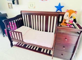 5-in-1 baby crib  with mattress in great condition