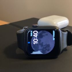 Apple Watch SE (GPS + Cellular) 44mm Space Gray Aluminum Case 