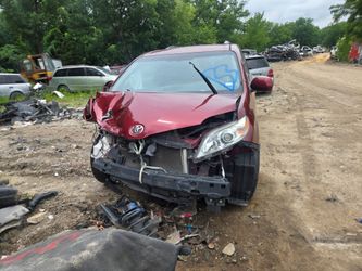 2015 Toyota sienna for parts