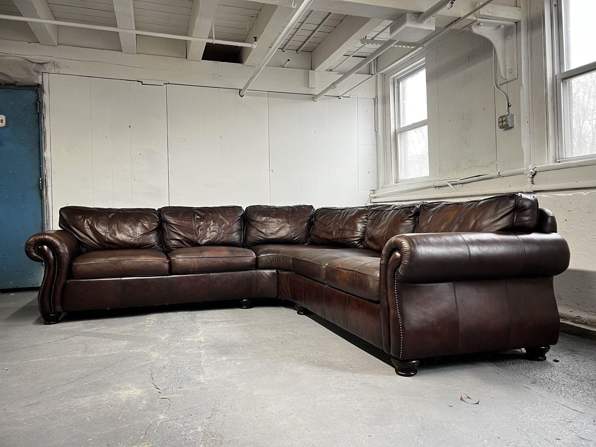 Bernhardt Top Grain Leather 2pc Sectional Couch (Free Delivery 🚚)