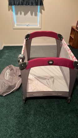 Grasso Pack ‘n Play bed/playard. Like new!